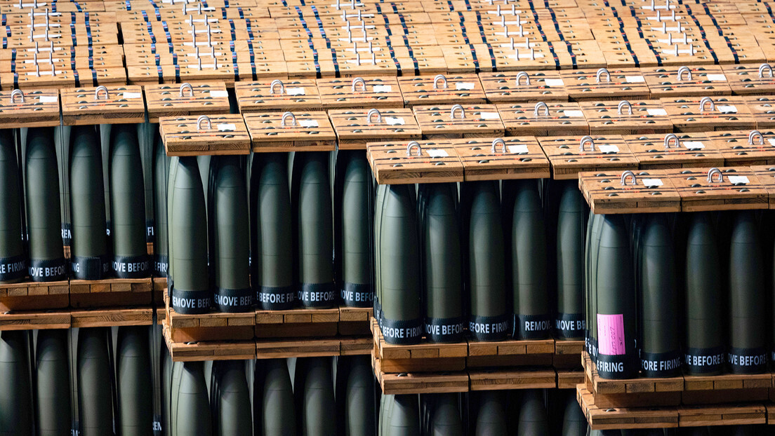 Reuters: EUA ameaçam interromper fornecimento de armas e dados de inteligência à Ucrânia