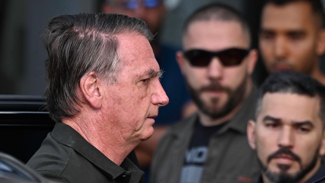 Bolsonaro é preso preventivamente