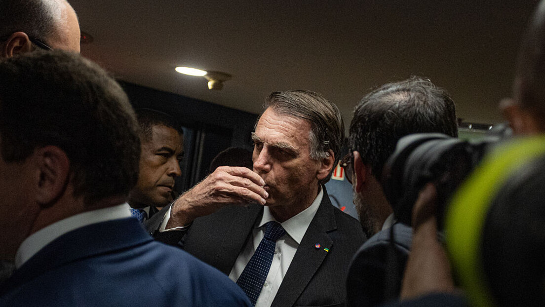 Equipe médica de Bolsonaro suspende medicamento após episódio de 'confusão mental'