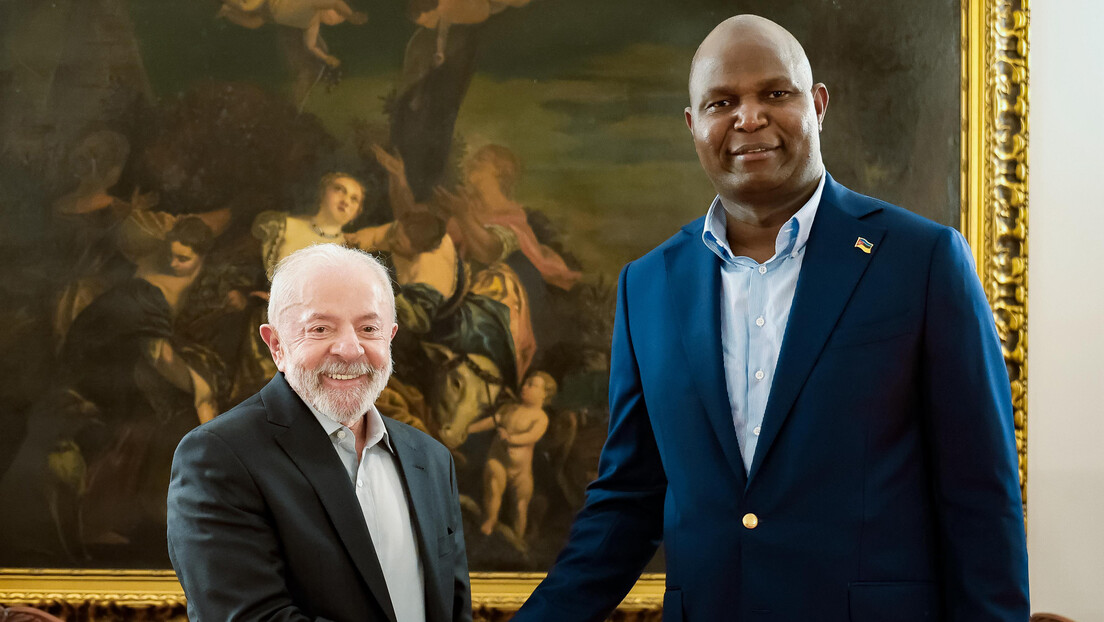 Lula diz que Brasil 'está de volta' e promete 'cooperação total' com Moçambique