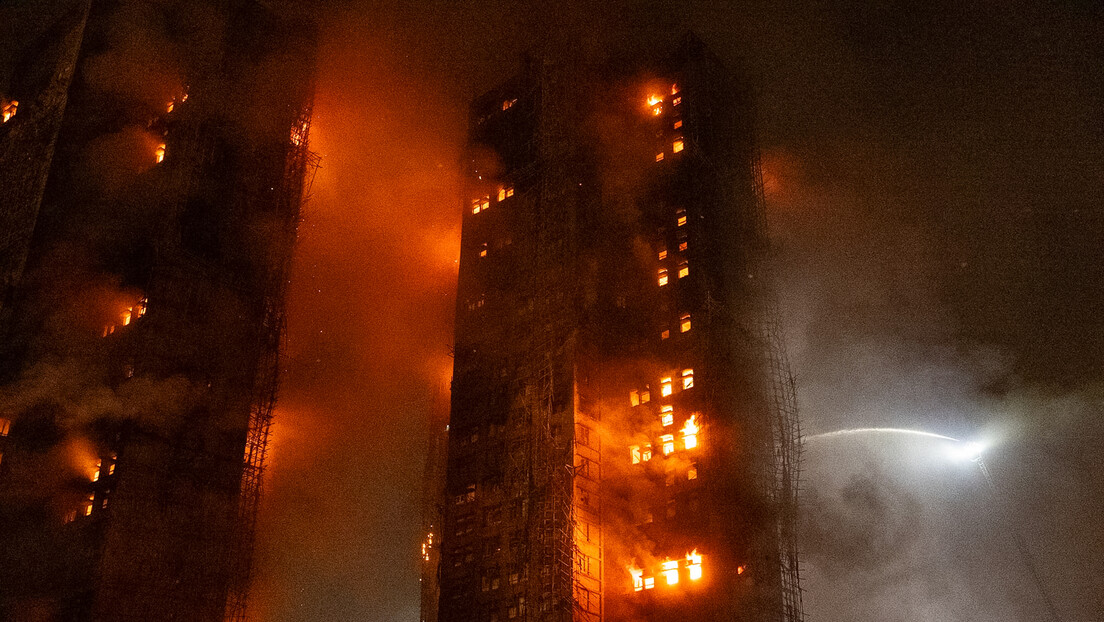 Incêndio de grandes proporções em Hong Kong deixa cerca de 300 desaparecidos e dezenas de mortos