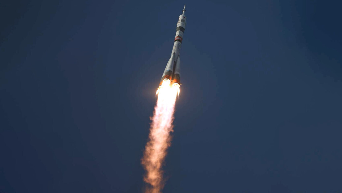 'Foguete dos sonhos' russo, decorado com desenhos de crianças com câncer, decola rumo à Estação Espacial