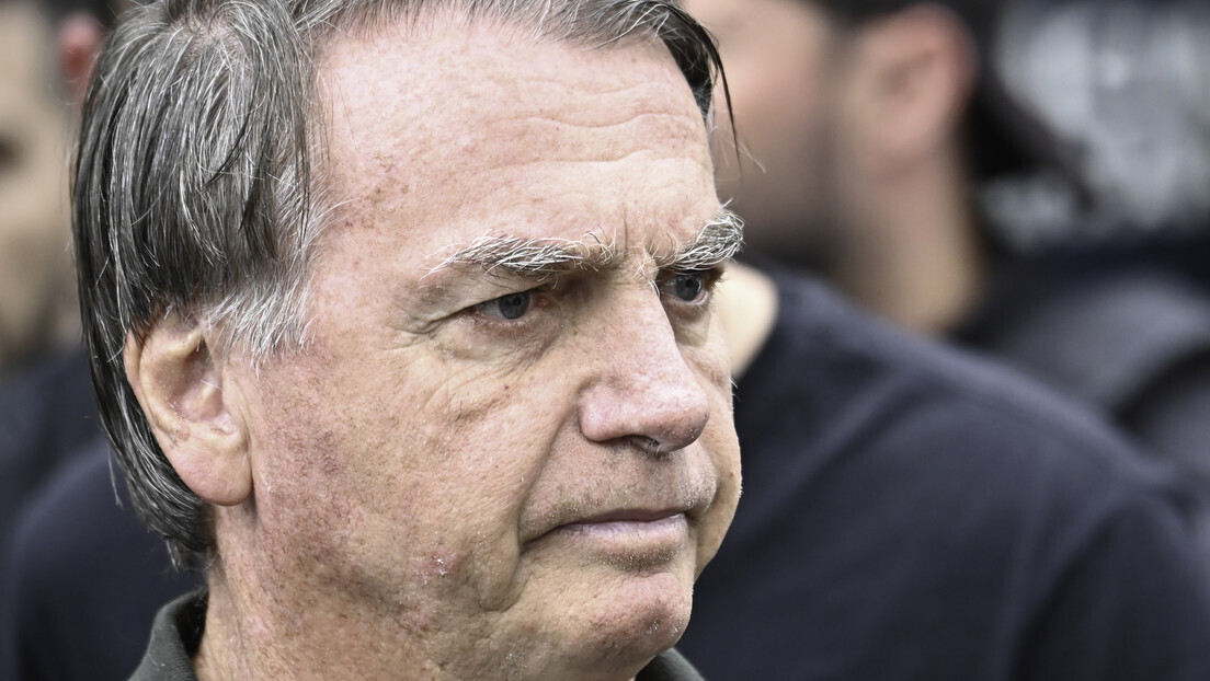 PL suspende funções partidárias e salário de Bolsonaro, que mantém aposentadoria