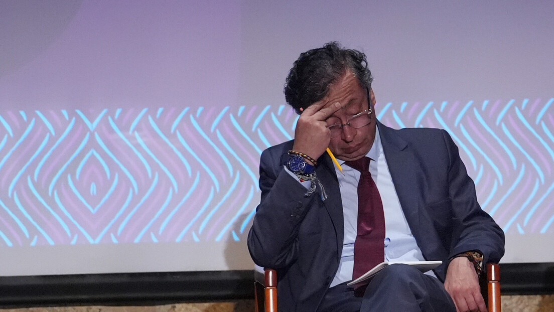 'Desmoralizante', diz Petro sobre indulto de Trump ao ex-presidente hondurenho Orlando Hernández