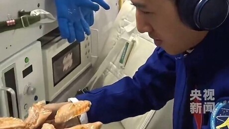 VÍDEO: Astronautas chineses fazem primeiro churrasco espacial da história