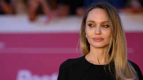 VÍDEO: motorista da comitiva de Angelina Jolie é sequestrado por recrutadores ucranianos