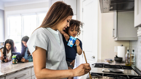 Ativista russa propõe que maridos paguem salário às esposas