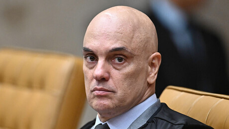 Moraes descarta recurso de Bolsonaro e vota para manter o 'líder da organização criminosa' condenado