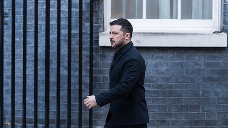 Zelensky impõe sanções contra principal negociador de paz russo