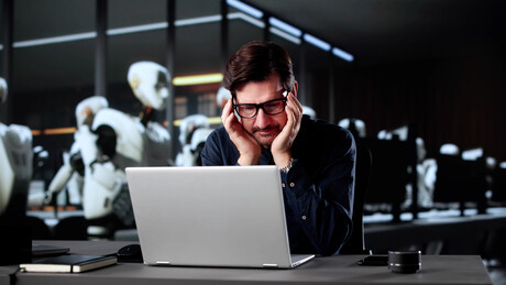 IA levará 25% das grandes empresas britânicas a cortar empregos, revela pesquisa