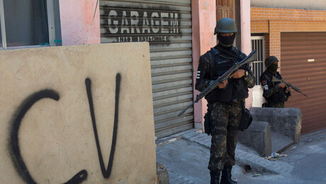 Operação da PF revela ligações do Comando Vermelho com integrantes do governo de Cláudio Castro - GLOBO