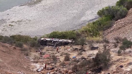Ônibus cai em ribanceira no Peru deixando 37 mortos e 13 feridos