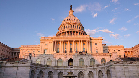 Câmara dos EUA aprova lei para encerrar 'shutdown' mais longo da história