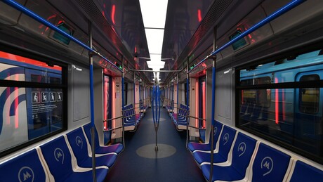 Mulher bate cabeça de menina contra corrimão do metrô, por ela supostamente não ter cedido lugar