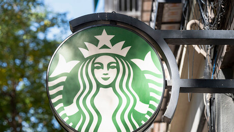Mais de mil funcionários da Starbucks entram em greve em 65 lojas nos Estados Unidos