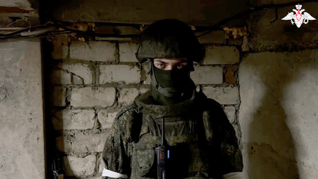 'Inimigo continua a recuar': comandante russo revela progresso na libertação de cidade crucial