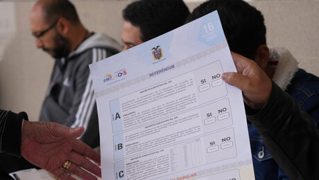 Urnas de referendo e consulta popular no Equador são fechadas