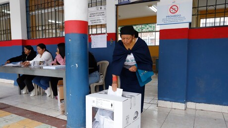 Equador diz 'não' em referendo sobre ​​bases militares estrangeiras e assembleia constituinte