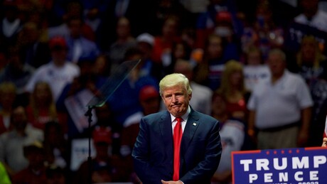 Trump atinge menor aprovação do mandato por inflação e caso Epstein, aponta pesquisa