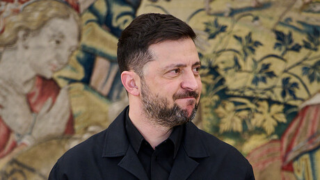 Zelensky busca apoio externo para conter desgaste por corrupção na Ucrânia, dizem analistas