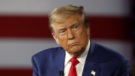 Trump assina lei para divulgar arquivos do caso Epstein