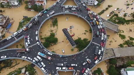 Inundações no centro do Vietnã matam pelo menos 40 pessoas - VÍDEO, FOTOS