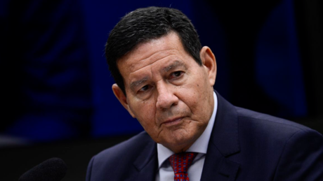 Prisão de Bolsonaro: Mourão diz que 'querem calar o homem que enfrentou o sistema'