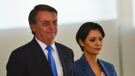 Bolsonaro é autorizado a receber visita de Michelle