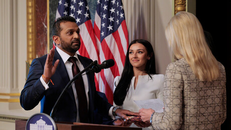 Diretor do FBI é criticado por acionar equipes da SWAT para proteger namorada, diz New York Times