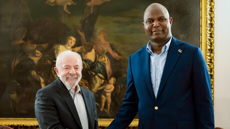 Lula diz que Brasil 'está de volta' e promete 'cooperação total' com Moçambique