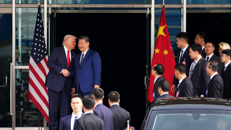 Trump anuncia visita à China após conversa com Xi Jinping