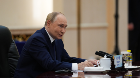 Putin envia condolências a Xi Jinping após incêndio em complexo residencial de Hong Kong