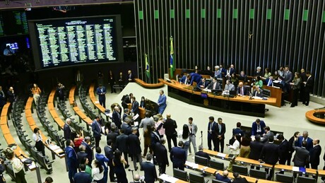 Senado reverte vetos de Lula e flexibiliza regras ambientais em meio a tensão política