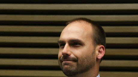 Réu no STF, Eduardo Bolsonaro vota no Congresso Nacional apesar de proibição