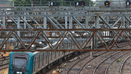Corpo decapitado é encontrado em linha do trem na Baixada Fluminense