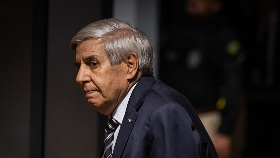 Moraes alega 'informações contraditórias' ao exigir perícia da PF para avaliar quadro de Heleno