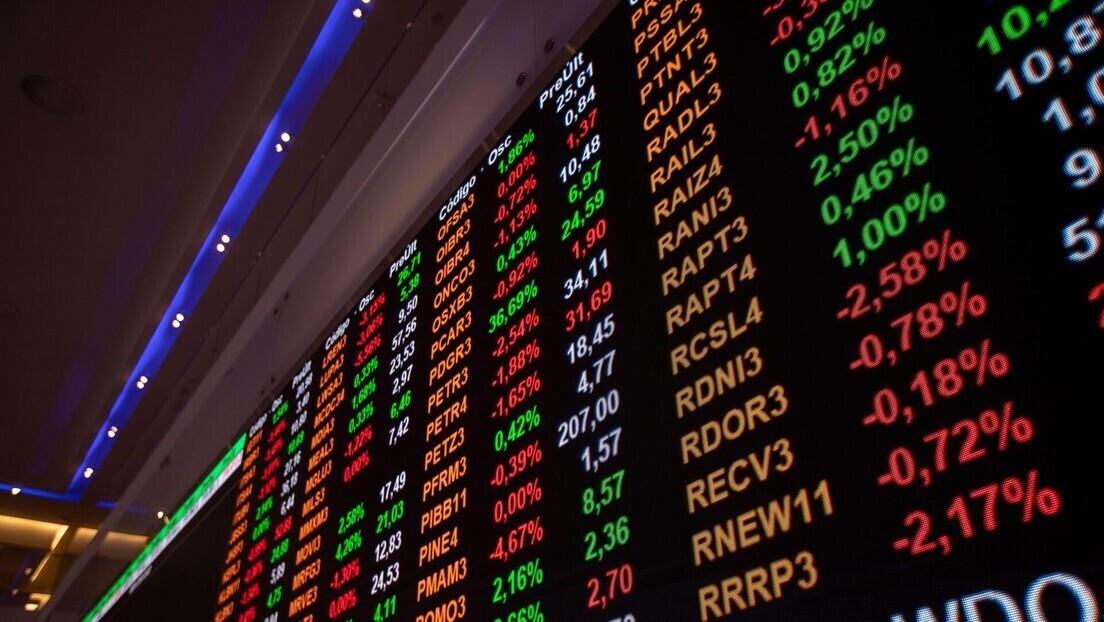 Ibovespa tem novo recorde enquanto dólar segue em queda