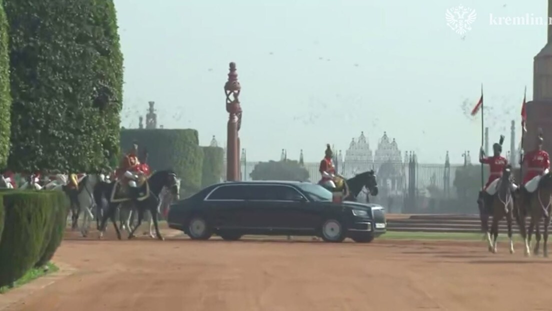 Visita histórica: Vladimir Putin é calorosamente recebido na Índia (VÍDEO COMPLETO)