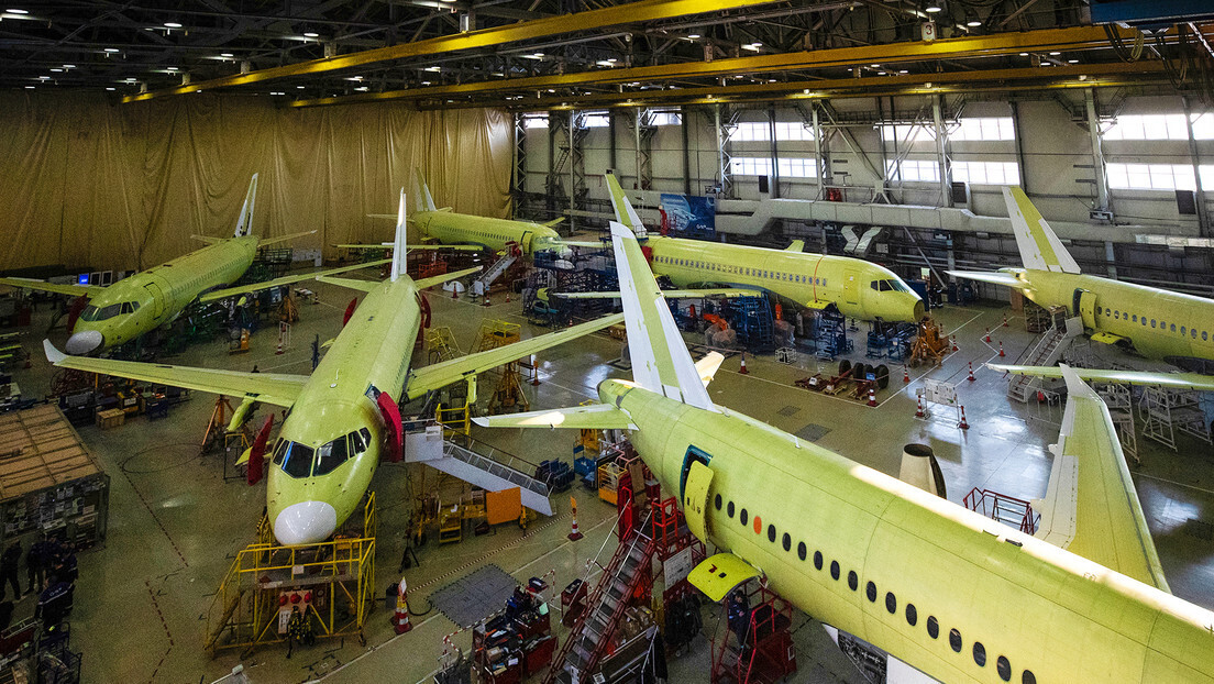 Rússia se prepara para fabricar aviões civis na Índia