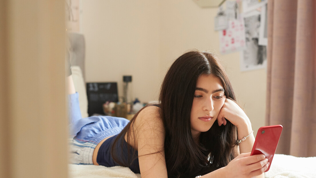 Entenda como o costume de assistir vídeos curtos detona sua saúde mental