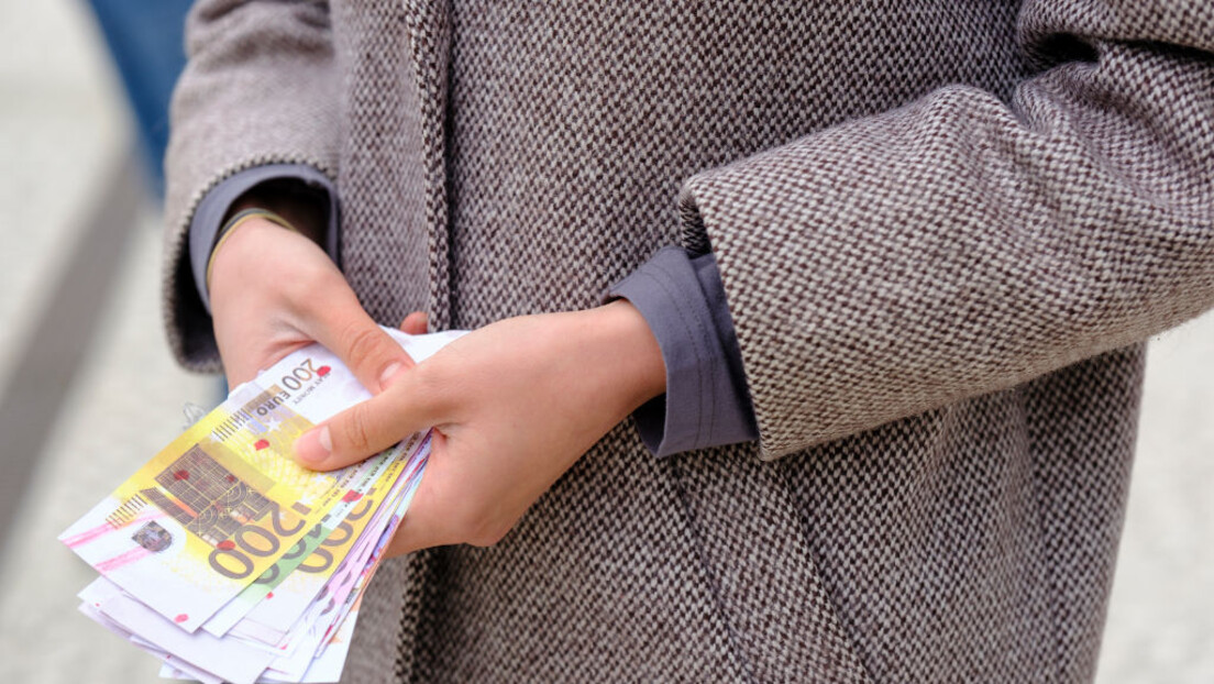 UE quer congelar ativos russos por tempo indeterminado