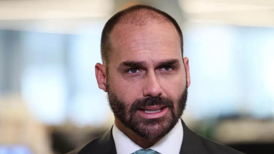 Eduardo Bolsonaro lamenta retirada de sanções dos EUA contra Alexandre de Moraes