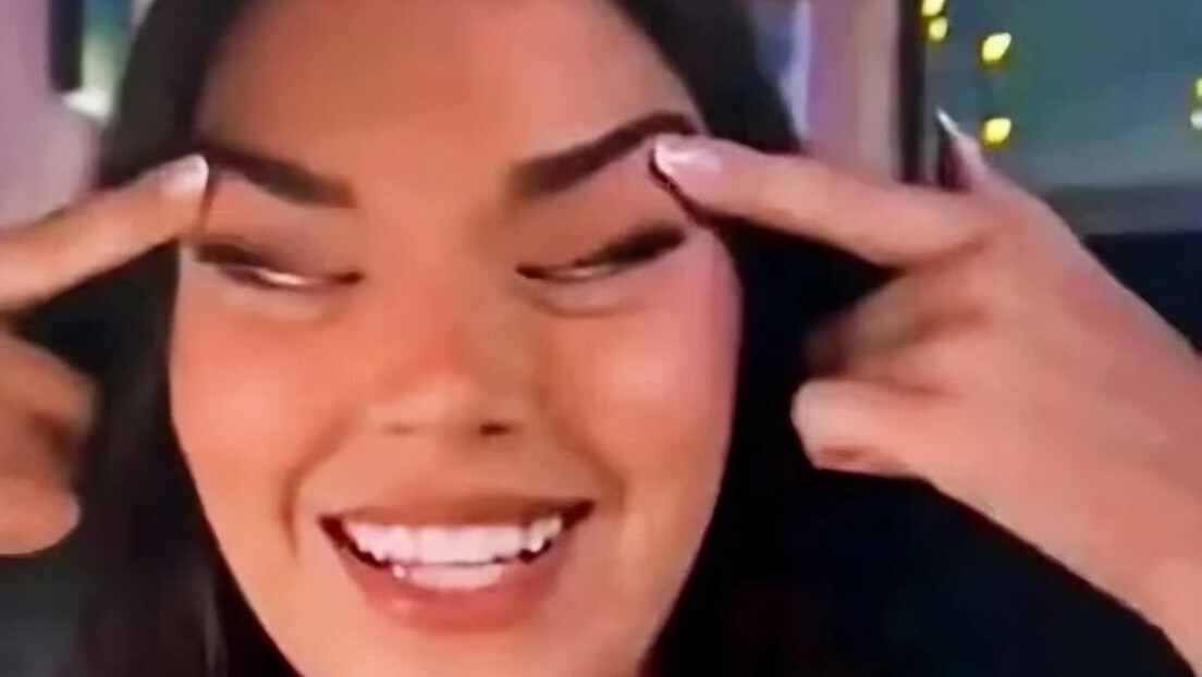 Miss Finlândia perde título após foto com gesto considerado racista