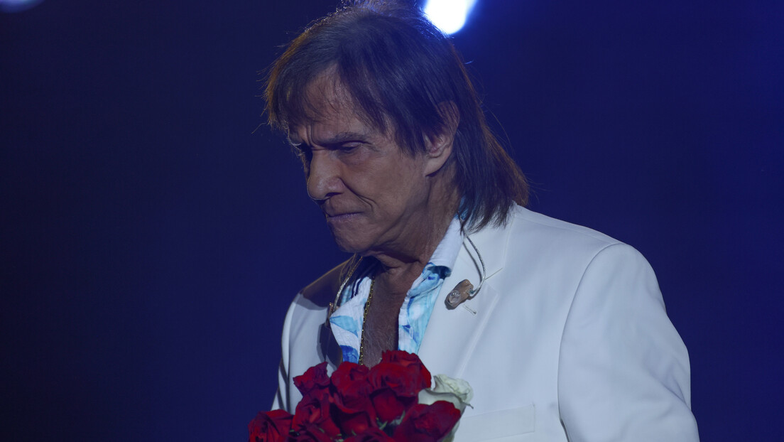 Roberto Carlos bate Cadillac durante gravação de especial de fim de ano