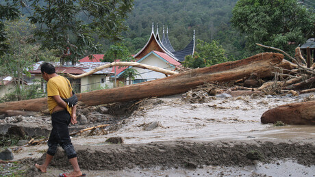Ciclone no Sudeste Asiático deixa mais de mil mortos (VÍDEOS)
