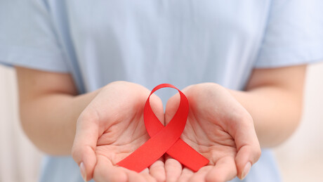 Homem infectado pelo HIV vive há seis anos sem sinais do vírus