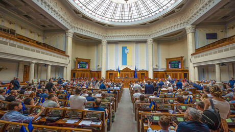 Parlamento ucraniano dá novo passo para discriminar o idioma russo