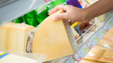 EUA retiram do mercado mais de 1 milhão de pacotes de queijo por risco de fragmentos metálicos