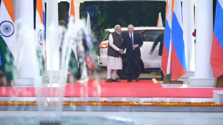 Modi e Putin conversam em formato informal na residência do primeiro-ministro indiano