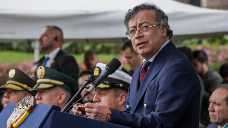 Petro pede a militares colombianos que 'defendam a soberania' com a vida